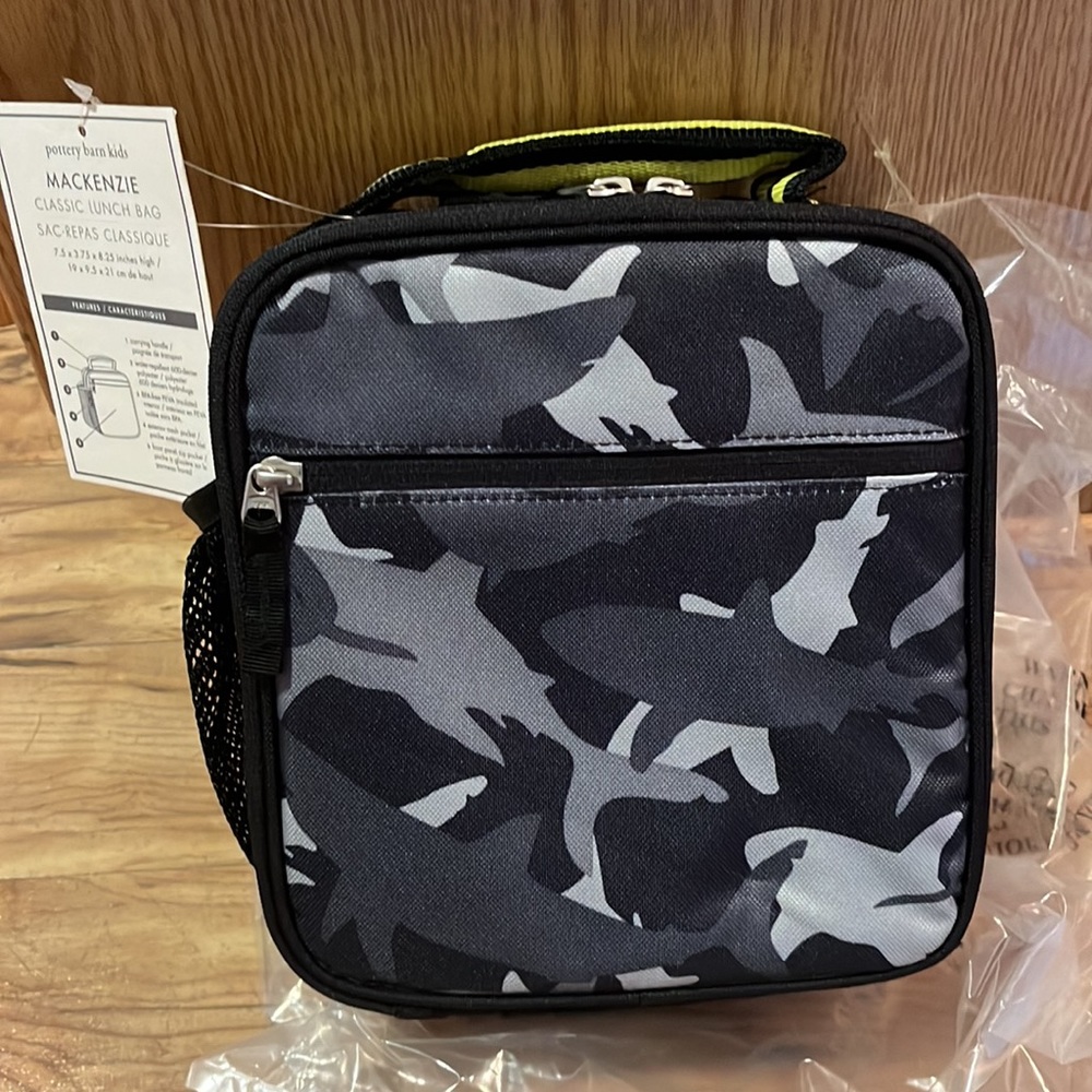 New with tags POTTERY BARN KIDS MACKENZIE black shark classic lunch tote bag